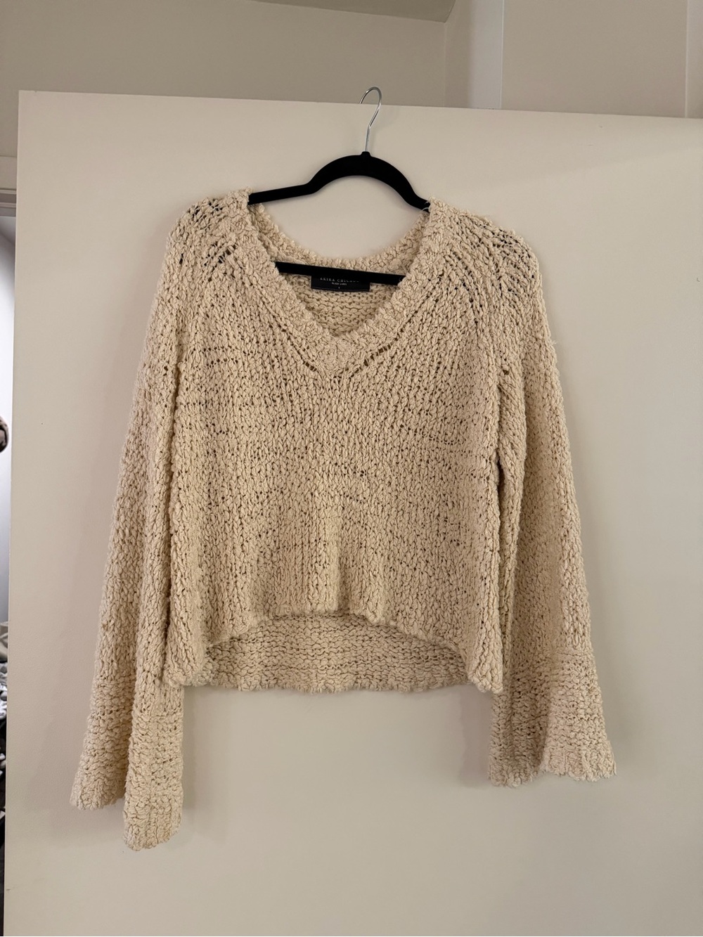 AKIRA Cream Chunky V-Neck Pullover